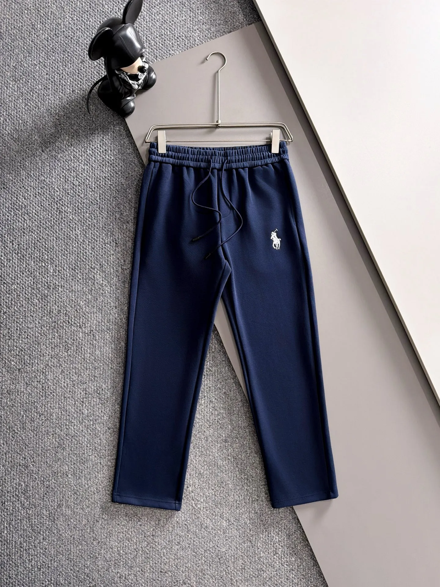 🛫🛫🛫High version Ralph Lauren suit, 26ss customized top-quality fabric, new jacket, casual pants, ribbon letter embroidery stitching, new show item‼ The product is in perfect condition, comfortable and warm, complete with three labels, full and attractive color, very outstanding design, customized hardware accessories can easily enhance the fashion sense, the workmanship is extremely elegant and rigorous, and the wiring is neat and meticulous! A masterpiece from a famous designer! The upper body does not look bloated and is super handsome! Sizes：M～XXXL